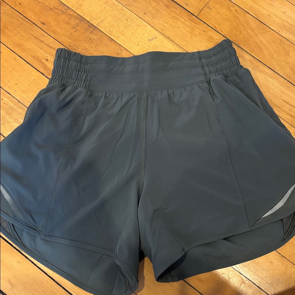 Lululemon Hotty Hot HR Short 4” lined, NWOT size 4